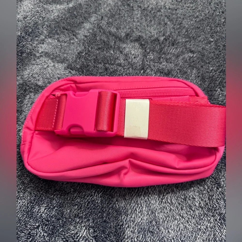 NWOT Lululemon Everywhere Belt Bag 1L - Picture 2 of 2